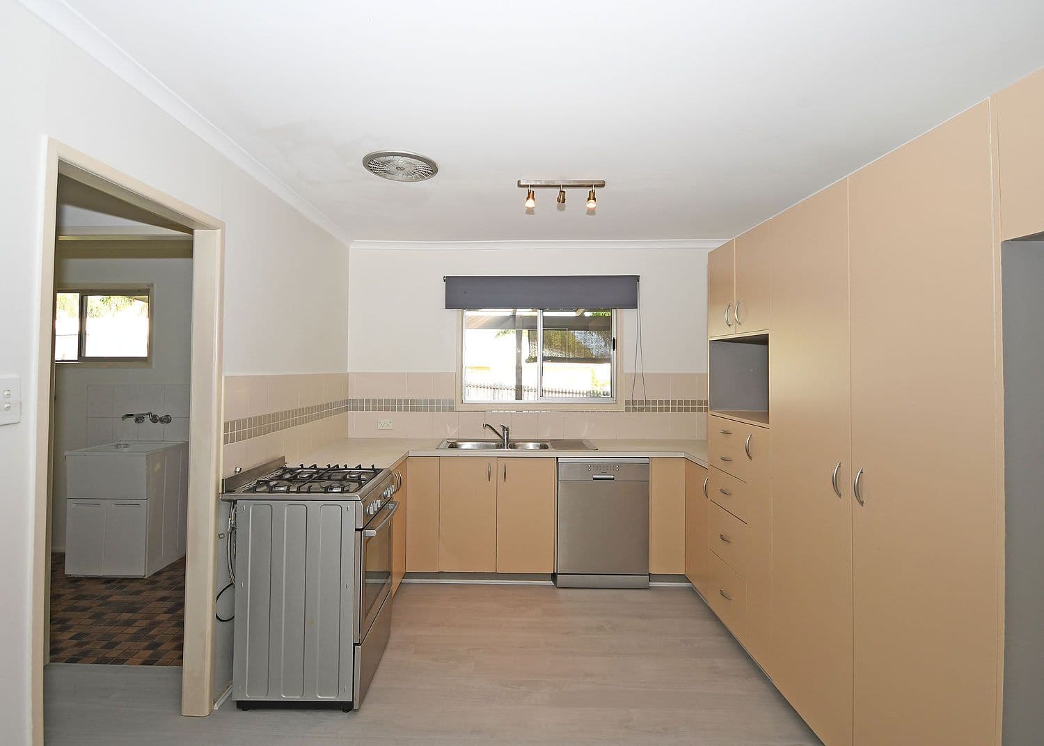 4 Beckwith Street, Torquay QLD 4655, Torquay - Thumbnail 4
