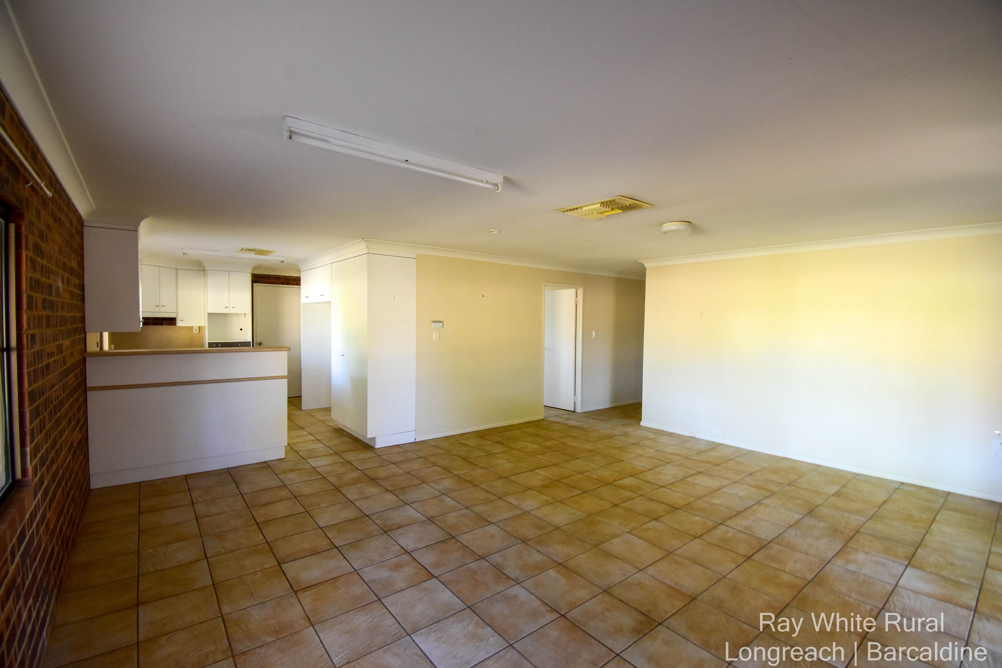 20 Bauhinia Street, Barcaldine QLD 4725, Barcaldine - Thumbnail 2