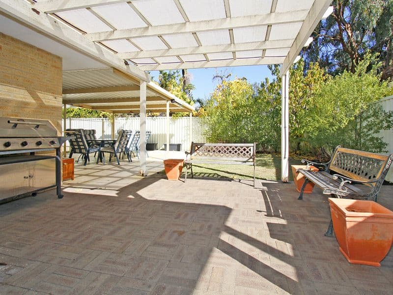26 Illawarra Crescent, BALLAJURA WA 6066, Ballajura - Thumbnail 2