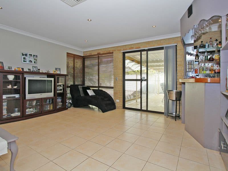 26 Illawarra Crescent, BALLAJURA WA 6066, Ballajura - Thumbnail 4