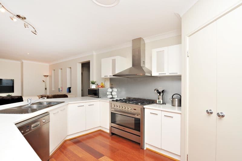 11 Lawson Close, PETRIE QLD 4502, Petrie - Thumbnail 4