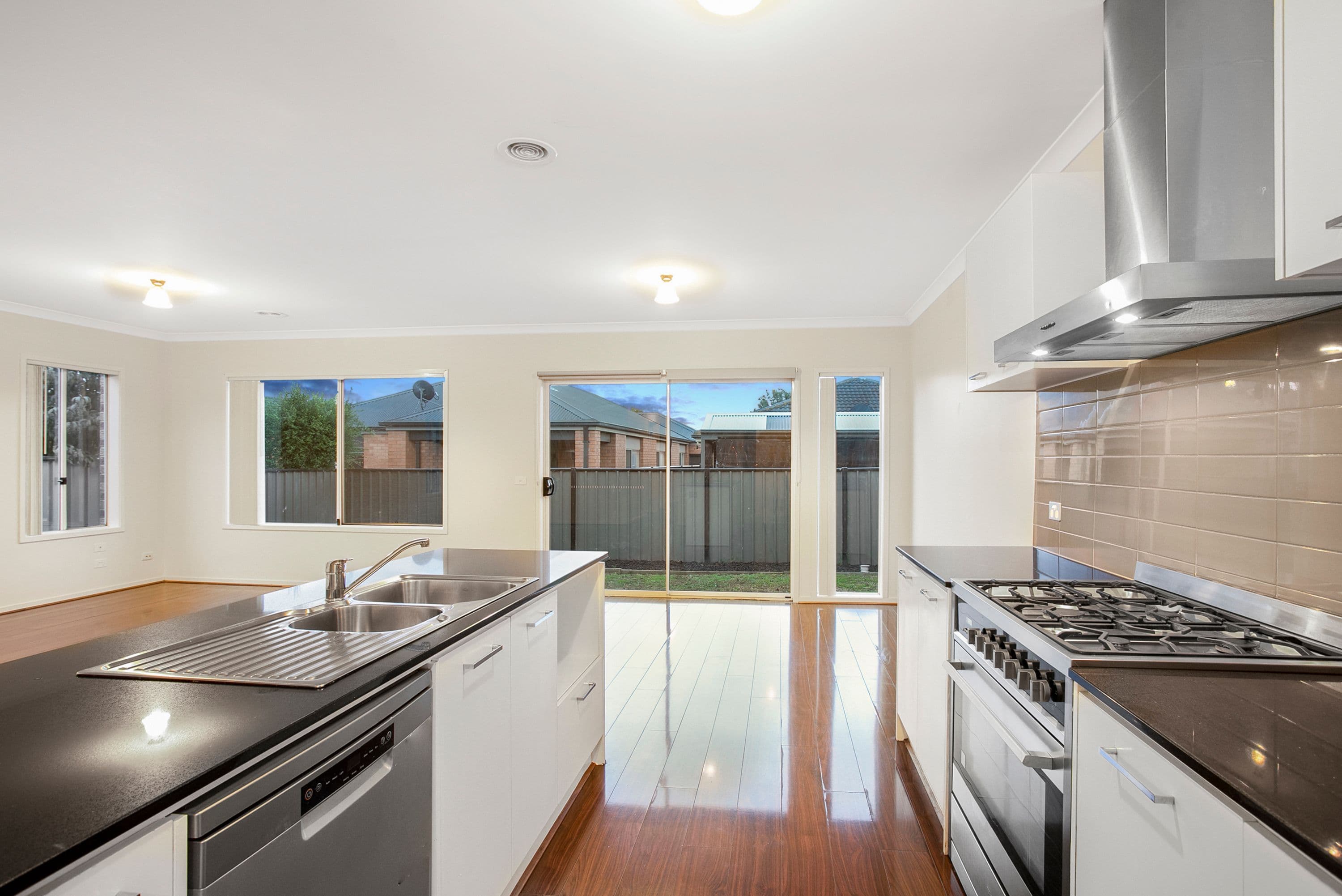 19 Tawleed Grove, Clyde North VIC 3978, Clyde North - Thumbnail 3