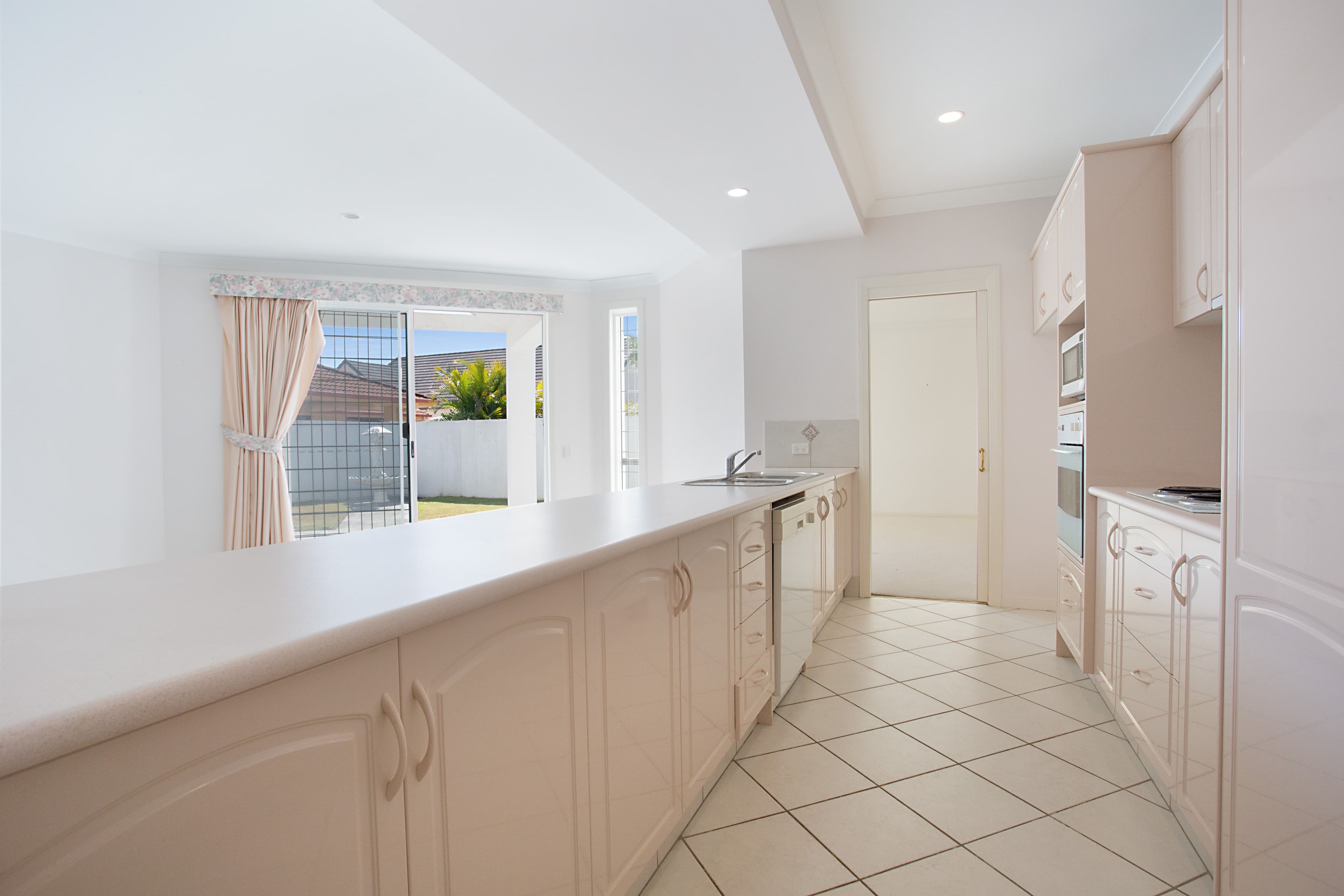 63 Edinburgh Road, Benowa Waters QLD 4217, Benowa - Thumbnail 7