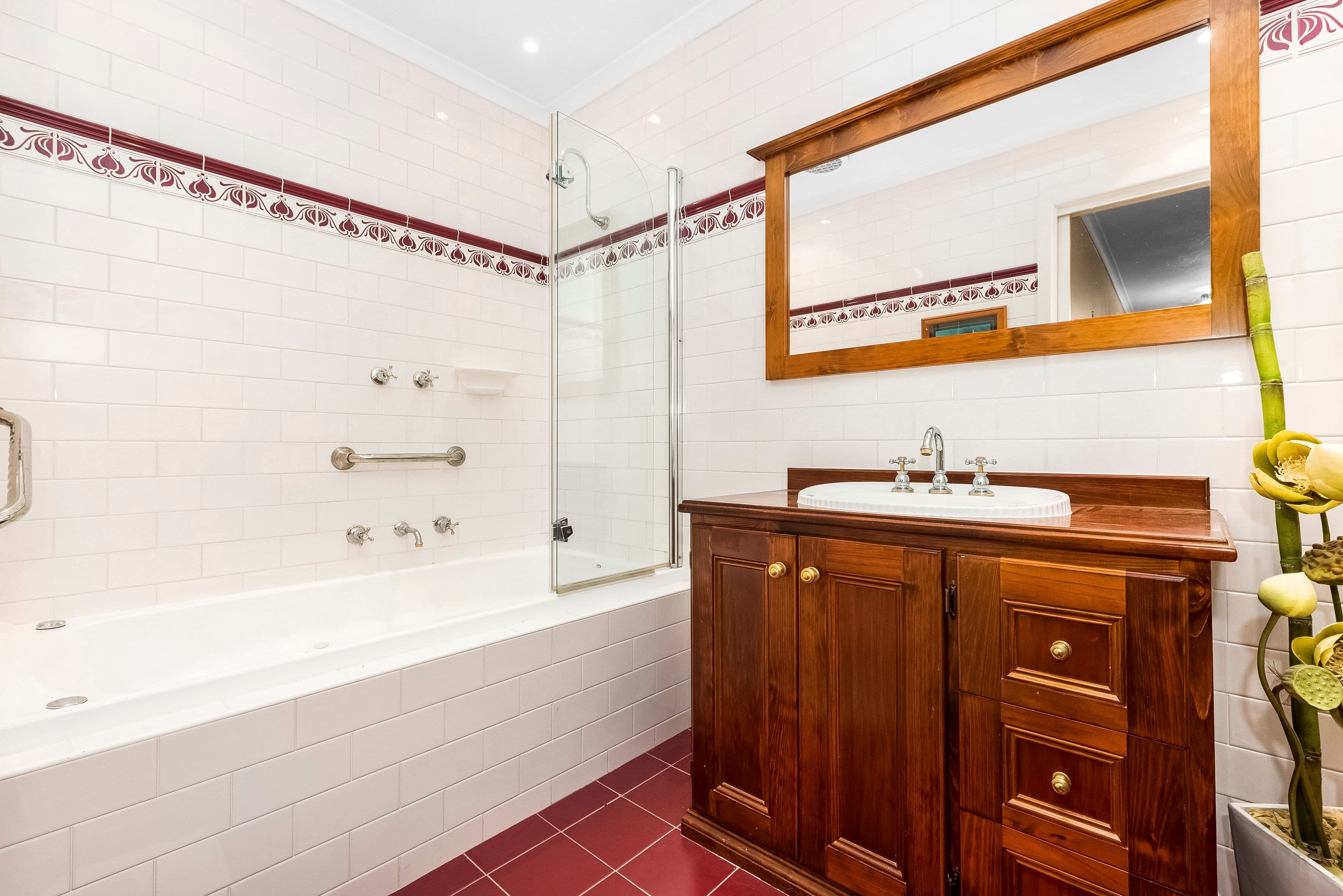 24 Owens Avenue, Glen Waverley VIC 3150, Glen Waverley - Thumbnail 3