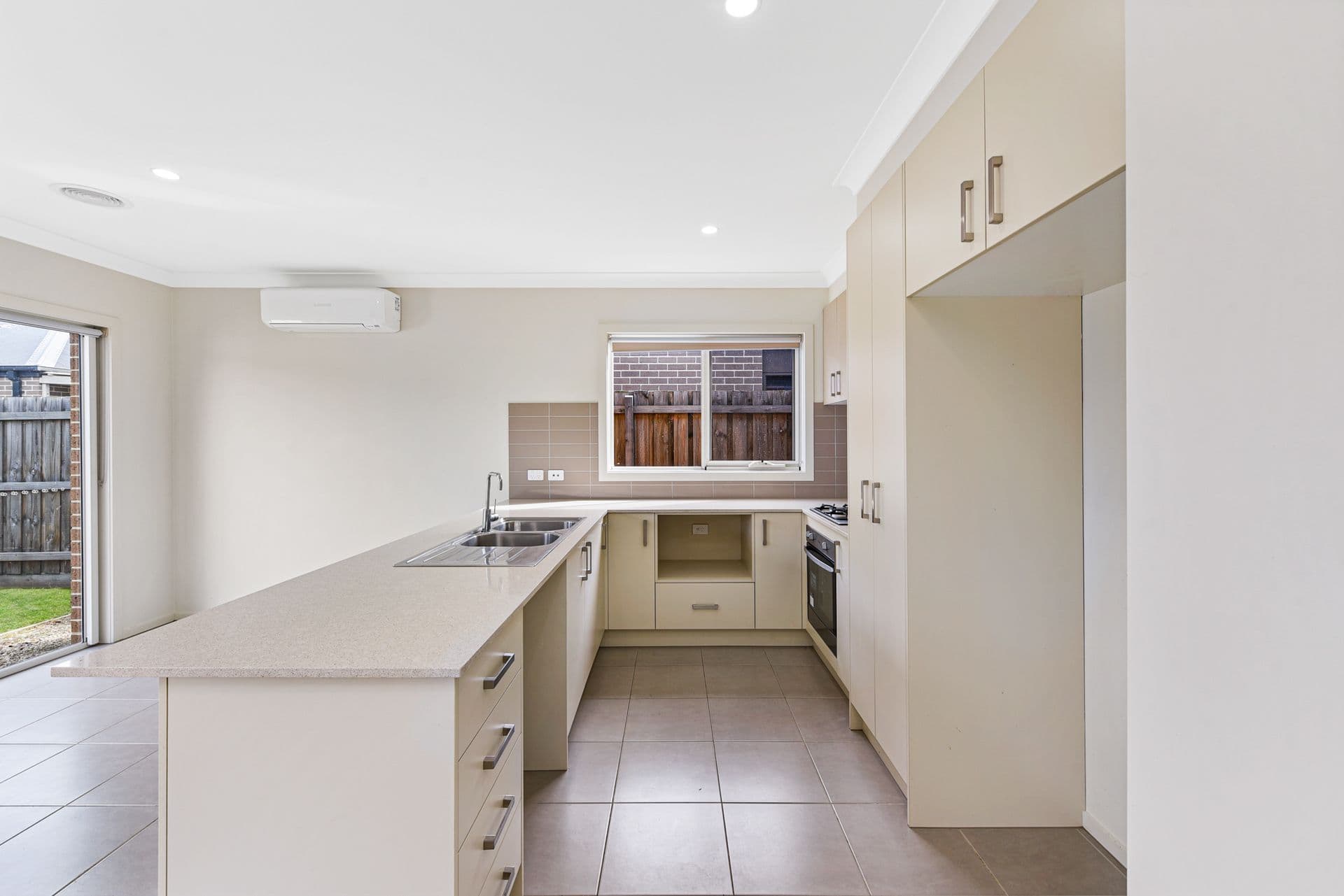 7 Ezra Crescent, Officer VIC 3809, Officer - Thumbnail 4