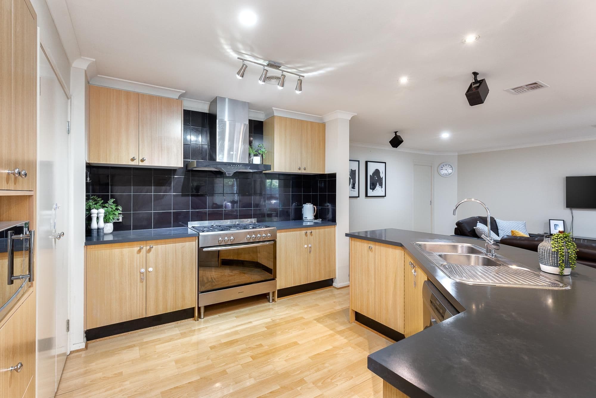 46 Ellen Road, Narre Warren South VIC 3805, Narre Warren South - Thumbnail 3