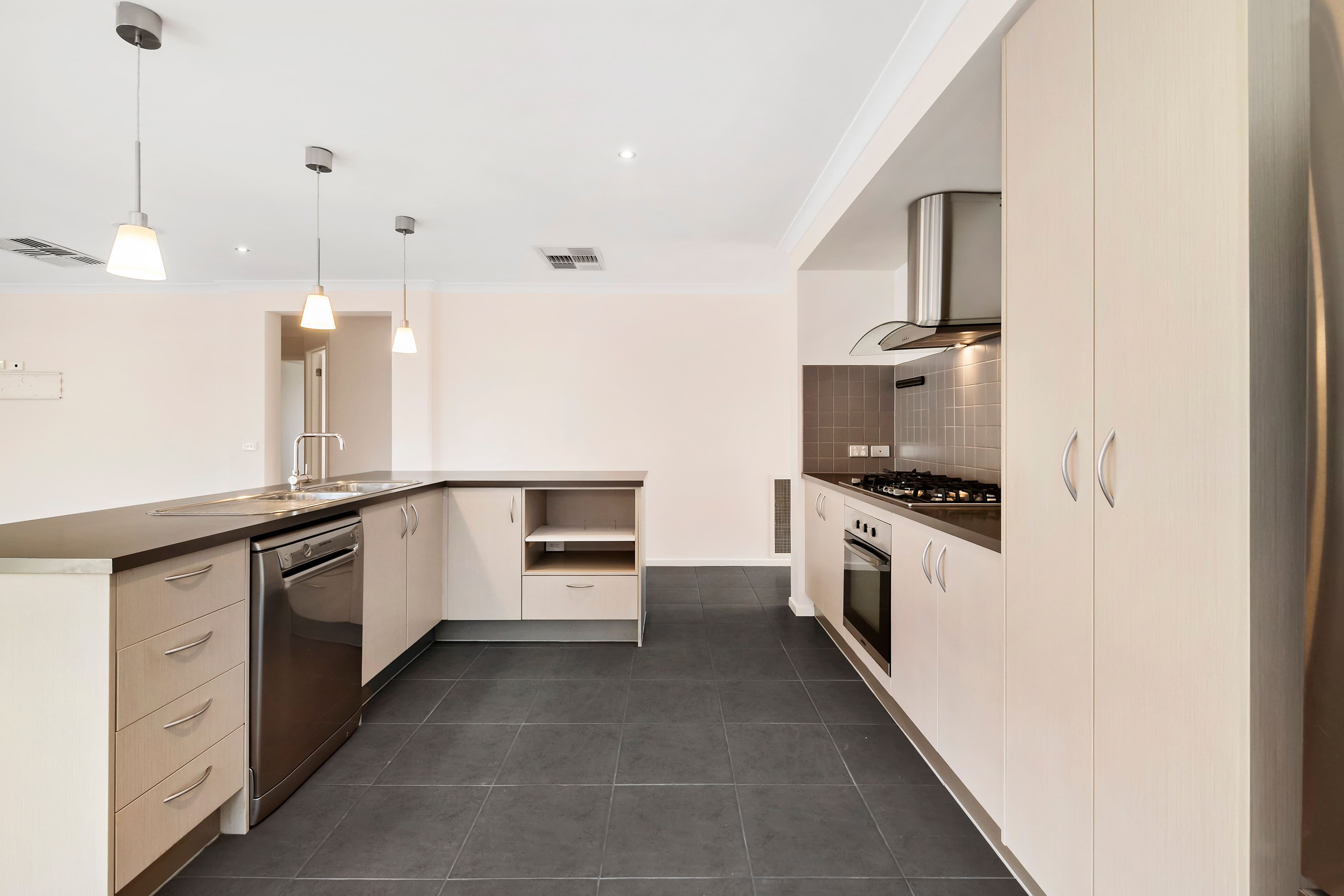4 Morton Close, Doreen VIC 3754, Doreen - Thumbnail 3