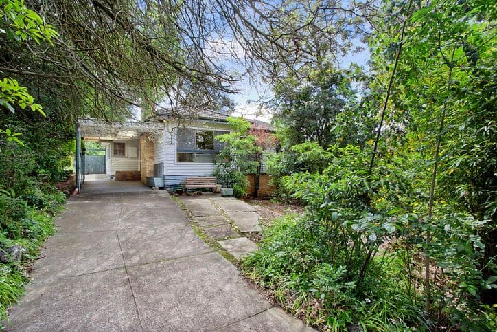 31 Denis Street, MITCHAM VIC 3132, Mitcham - Thumbnail 2