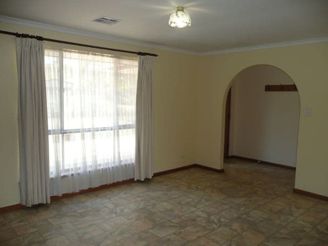 18 Raner Avenue, PARAFIELD GARDENS SA 5107, Parafield Gardens - Thumbnail 2