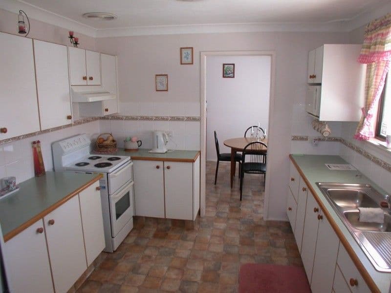 4 Hillsdale Close, GOROKAN NSW 2263, Gorokan - Thumbnail 2