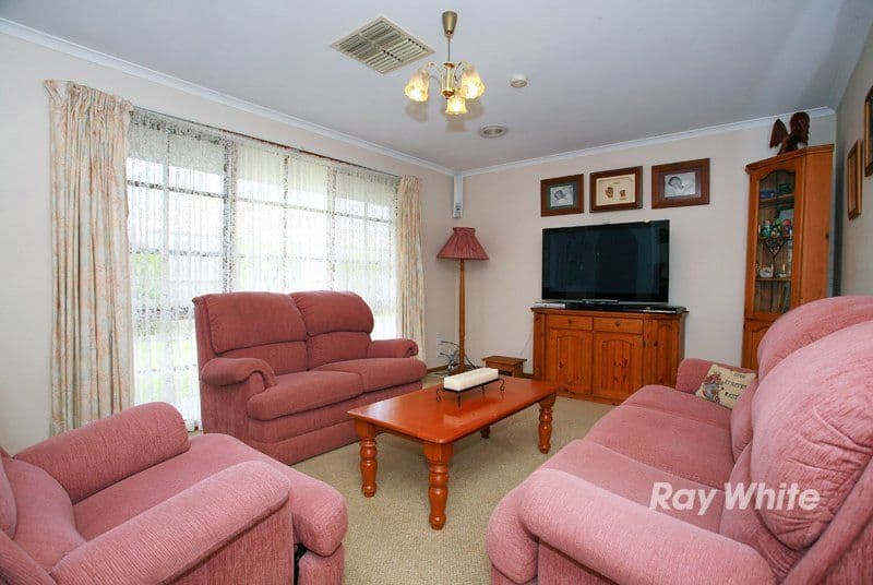 9 Hoysted Avenue, CRANBOURNE VIC 3977, Cranbourne North - Thumbnail 3
