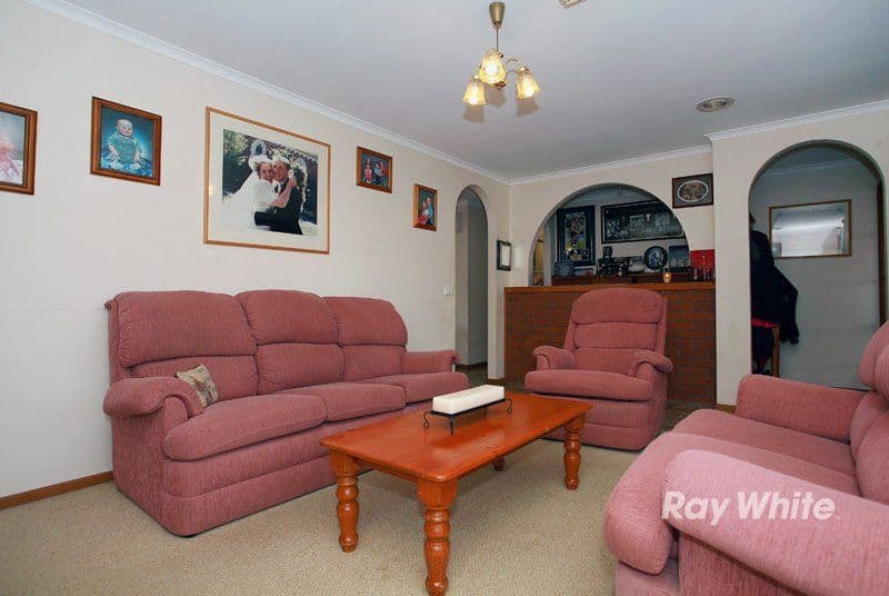 9 Hoysted Avenue, CRANBOURNE VIC 3977, Cranbourne North - Thumbnail 4