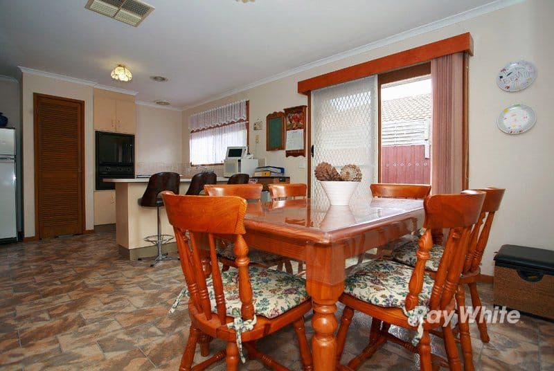 9 Hoysted Avenue, CRANBOURNE VIC 3977, Cranbourne North - Thumbnail 5