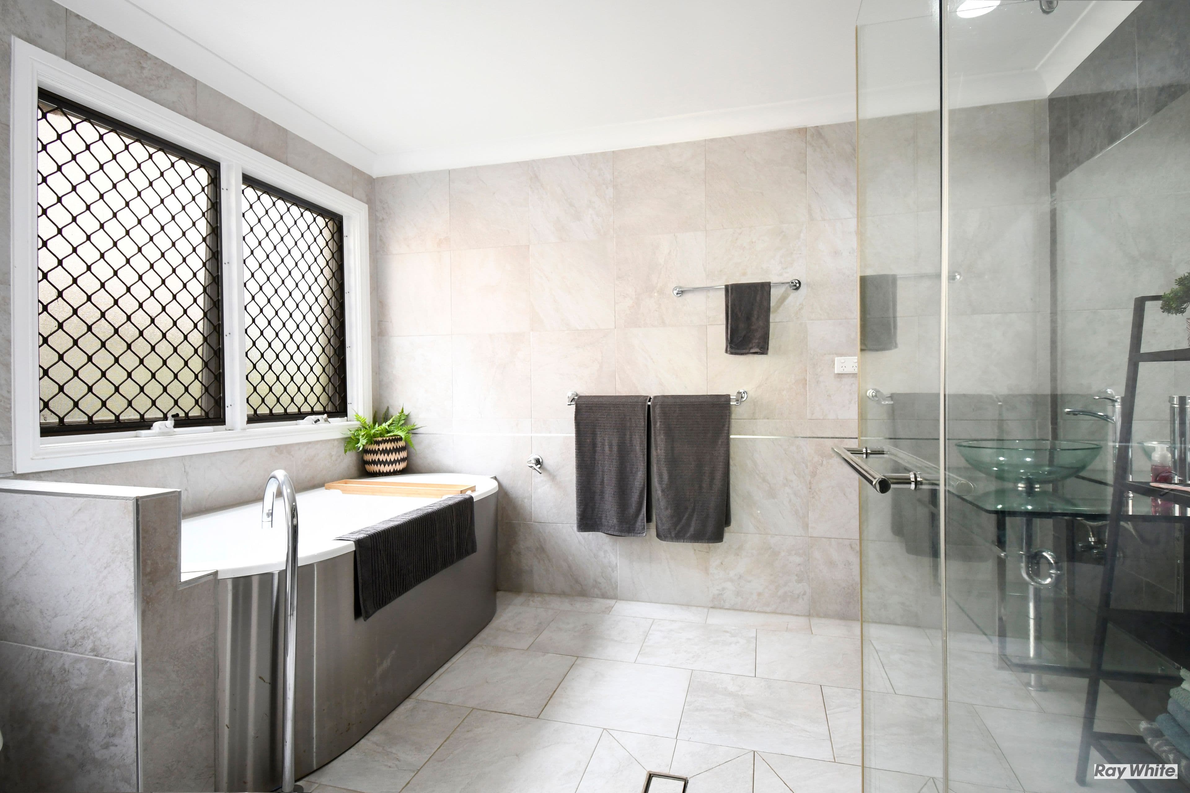 10 O'Malley Street, Bundamba QLD 4304, Bundamba - Thumbnail 8