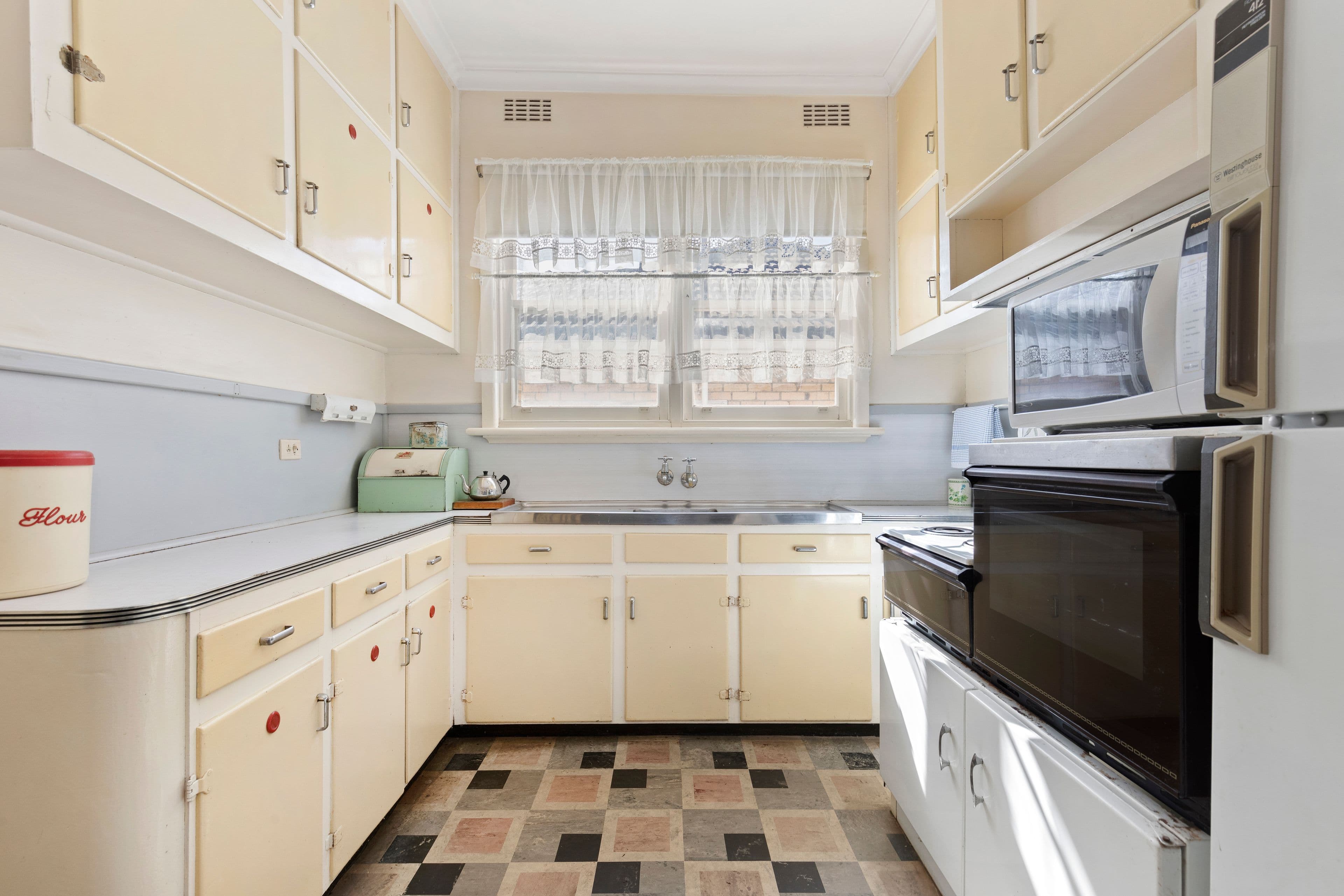 13 Munro Avenue, Cheltenham VIC 3192, Cheltenham - Thumbnail 4