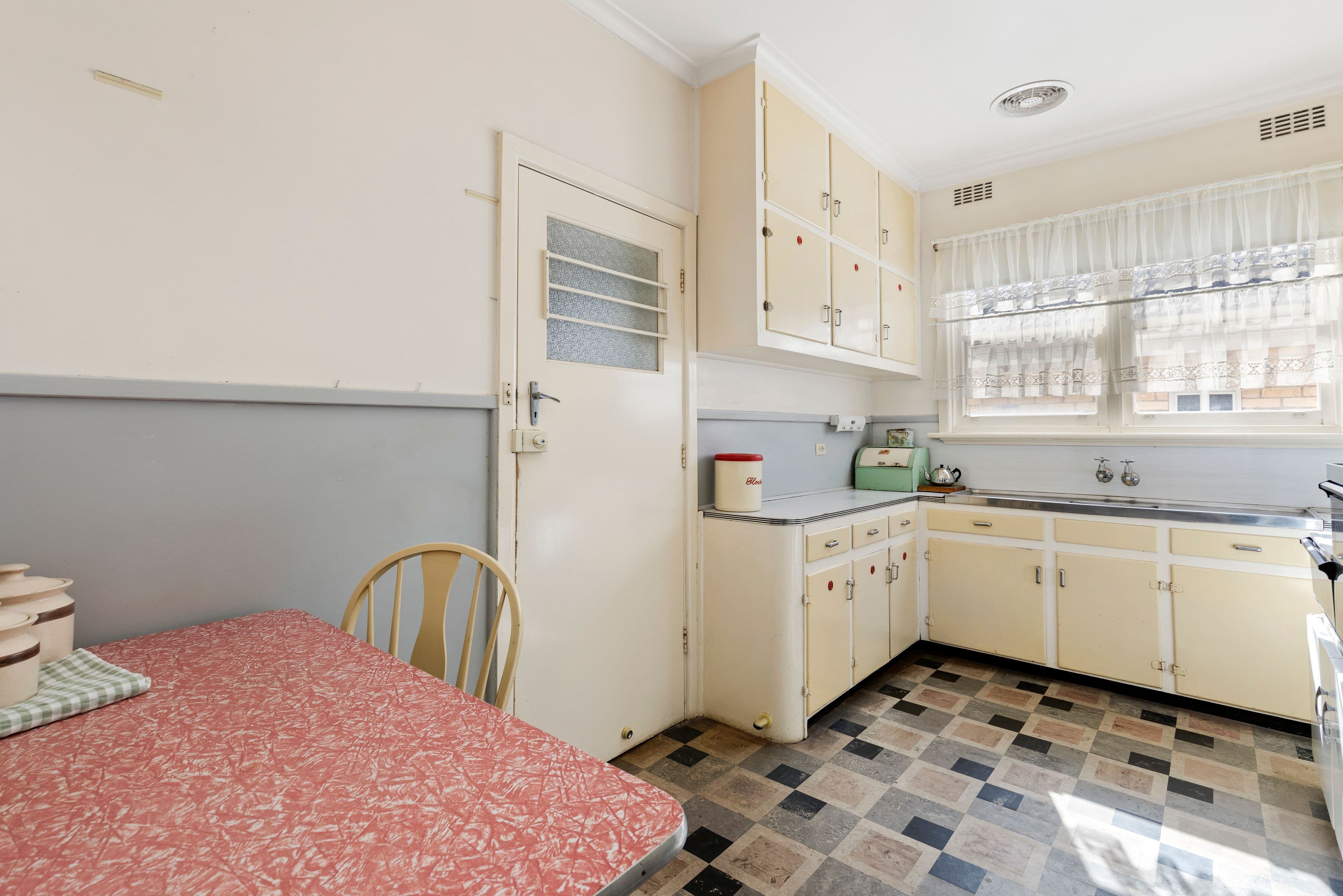 13 Munro Avenue, Cheltenham VIC 3192, Cheltenham - Thumbnail 5