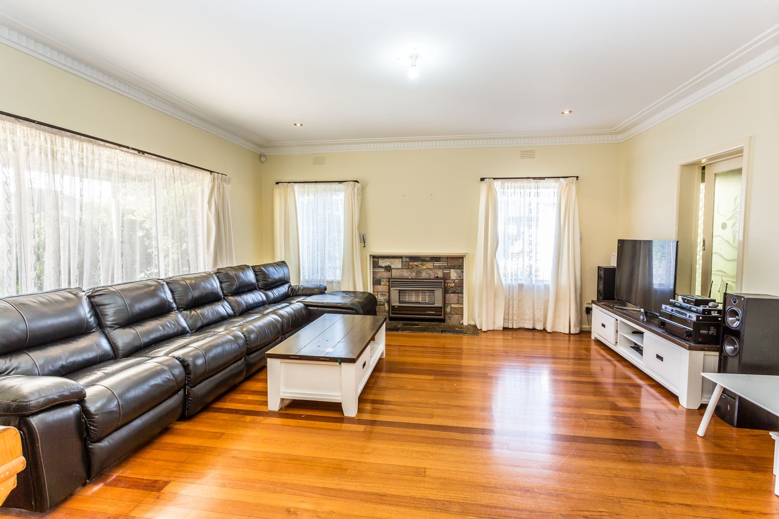 11 Craigielea Avenue, St Albans VIC 3021, St Albans - Thumbnail 2