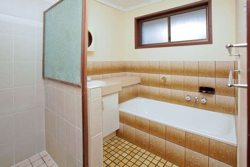 16 Cochrane Street, CAMIRA QLD 4300, Camira - Thumbnail 4