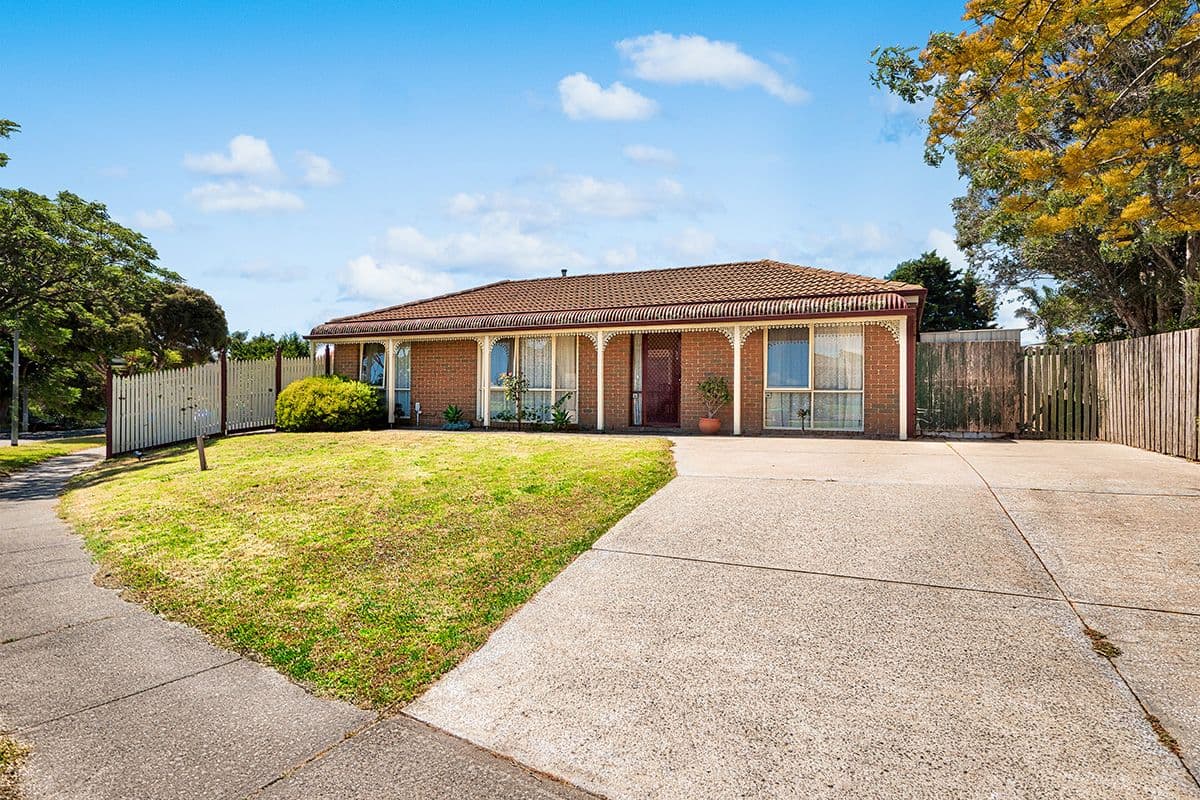 37 Hamilton Drive, Cranbourne North VIC 3977, Cranbourne North - Thumbnail 2