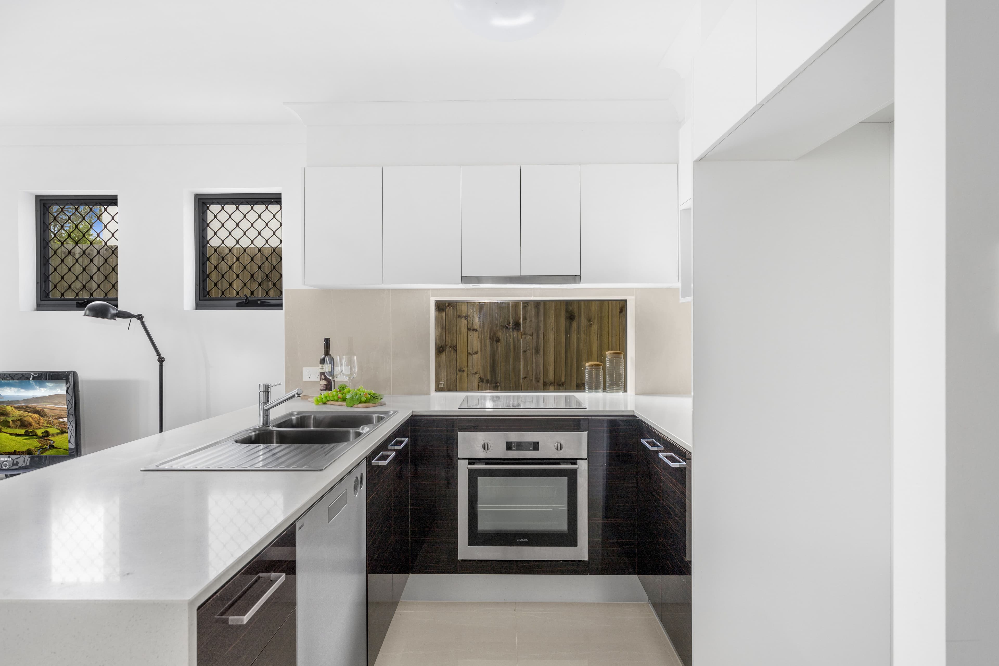 8 Gary Street, Morningside QLD 4170, Morningside - Thumbnail 2