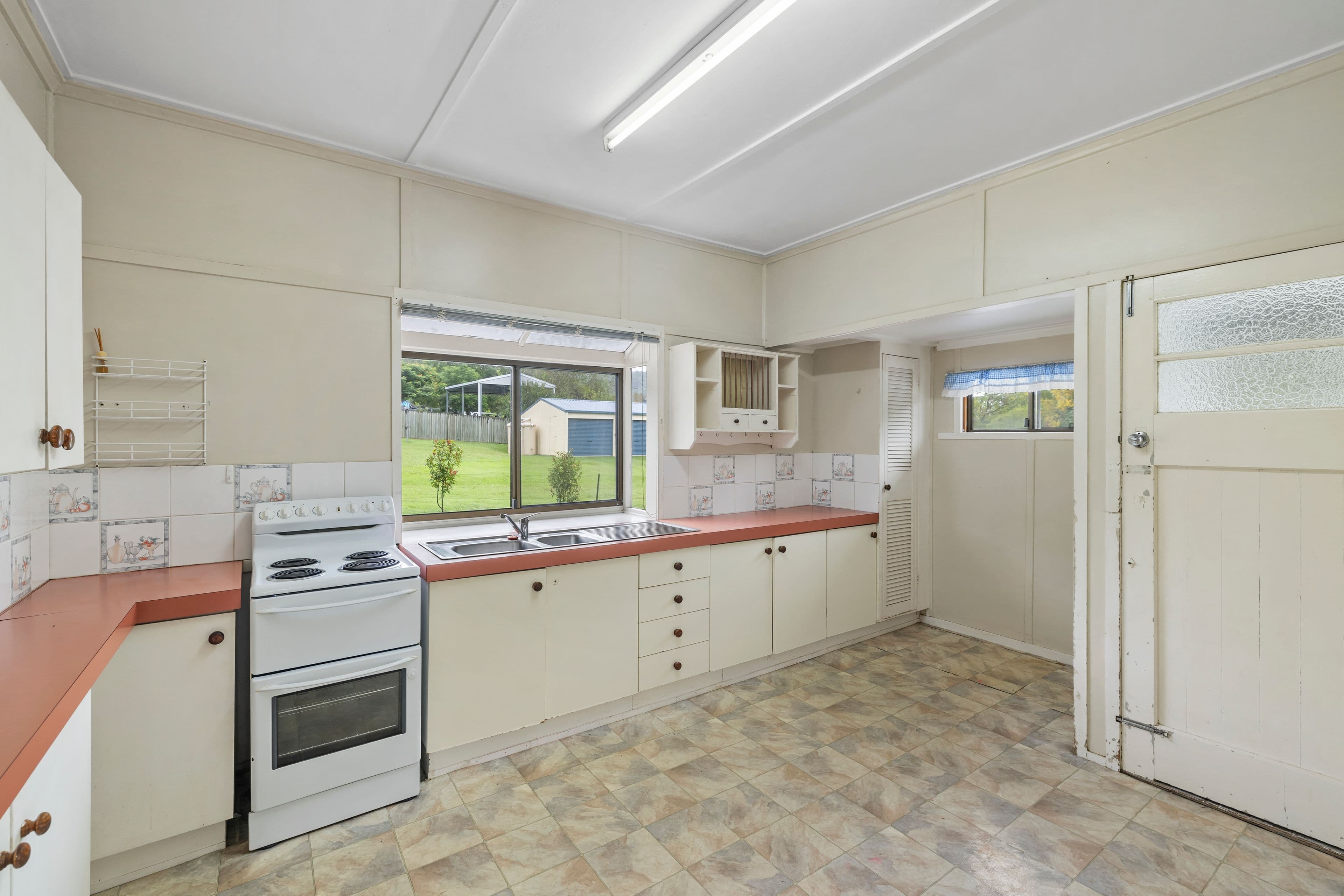 15 Elizabeth Street, Esk QLD 4312, Esk - Thumbnail 3