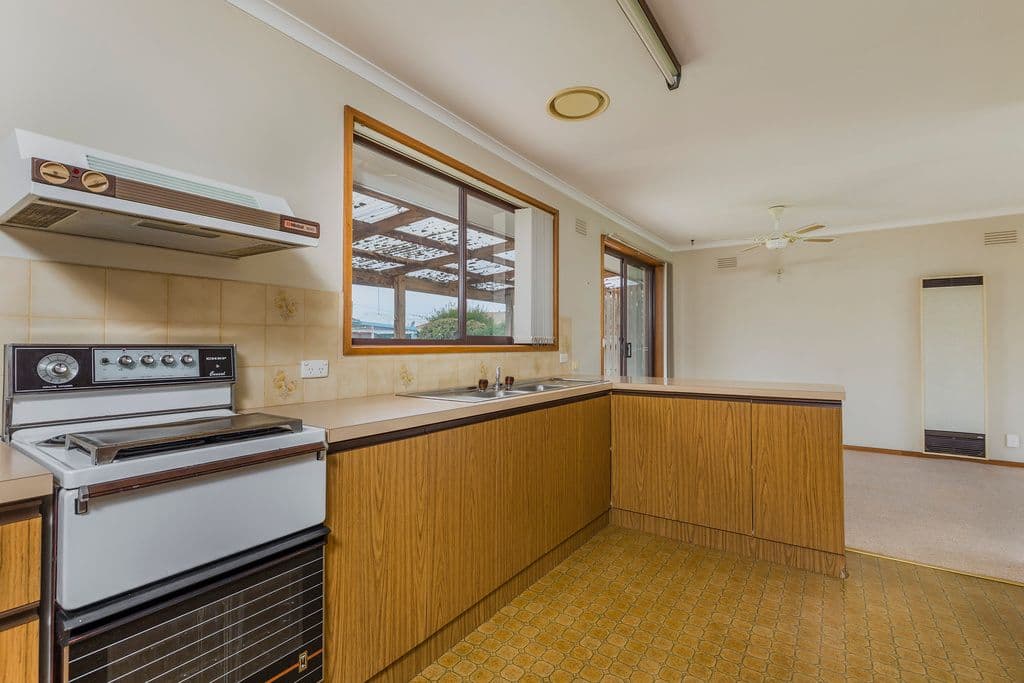 6 Moreland Avenue, Corio VIC 3214, Corio - Thumbnail 3