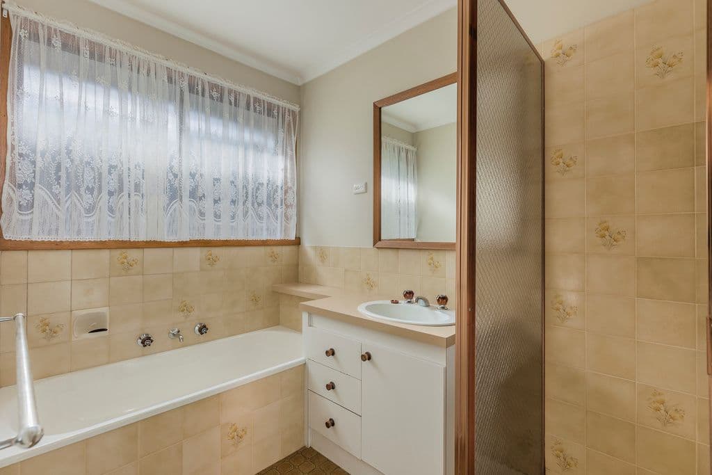 6 Moreland Avenue, Corio VIC 3214, Corio - Thumbnail 5