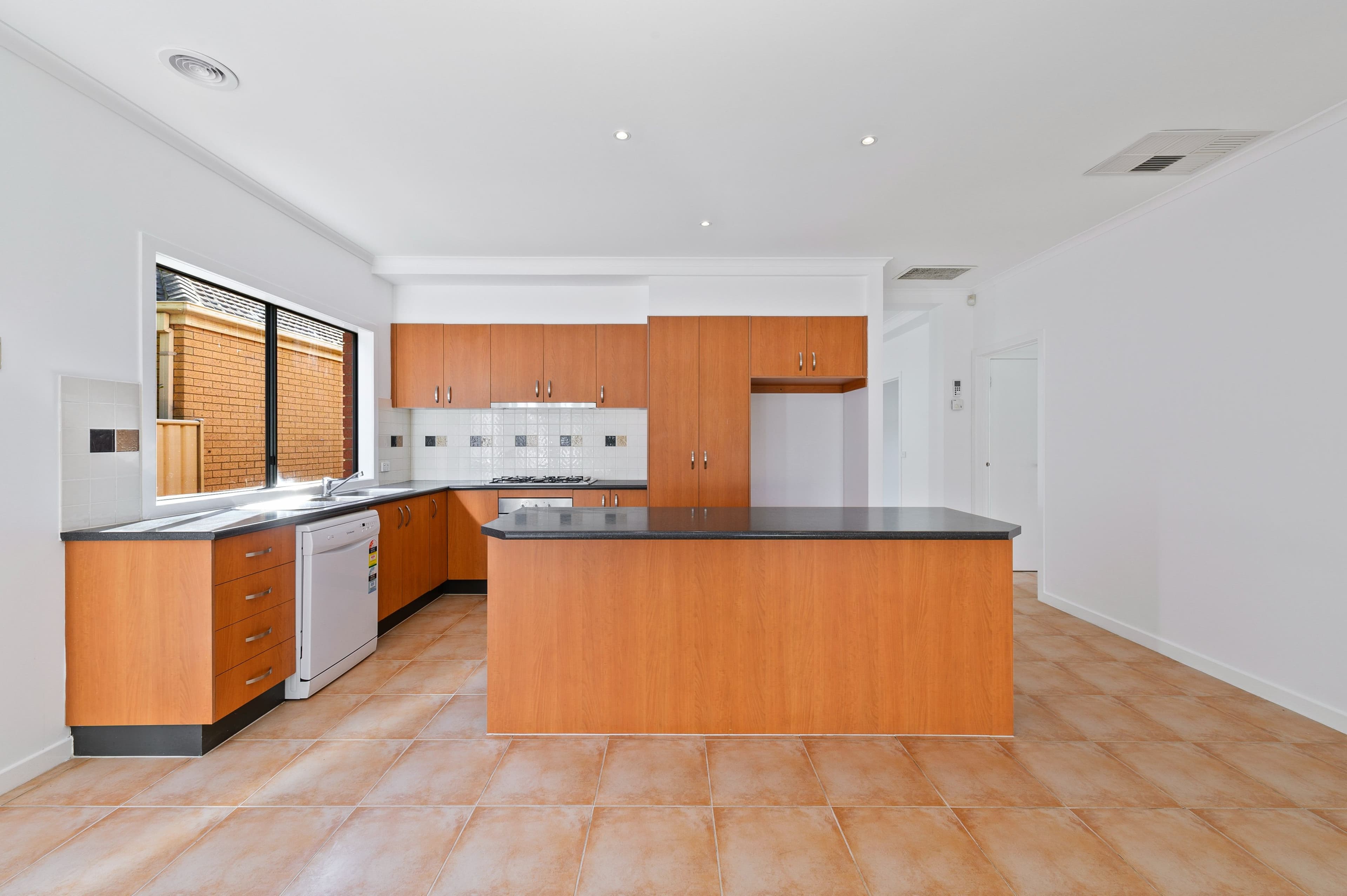 7 Kings Domain, Caroline Springs VIC 3023, Caroline Springs - Thumbnail 4