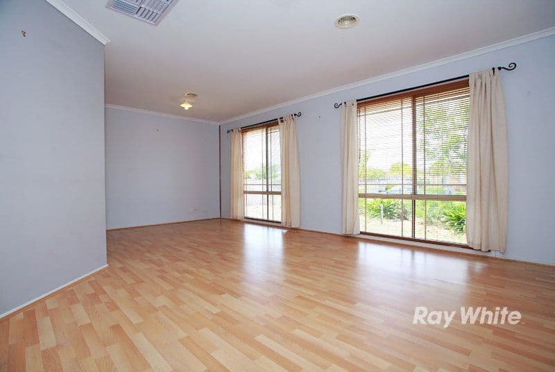 5 Gatwick Court, CRANBOURNE VIC 3977, Cranbourne East - Thumbnail 3