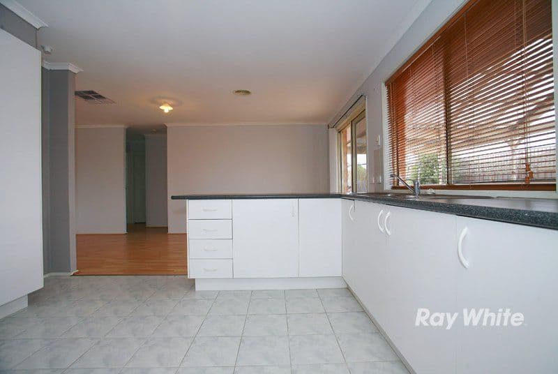 5 Gatwick Court, CRANBOURNE VIC 3977, Cranbourne East - Thumbnail 7