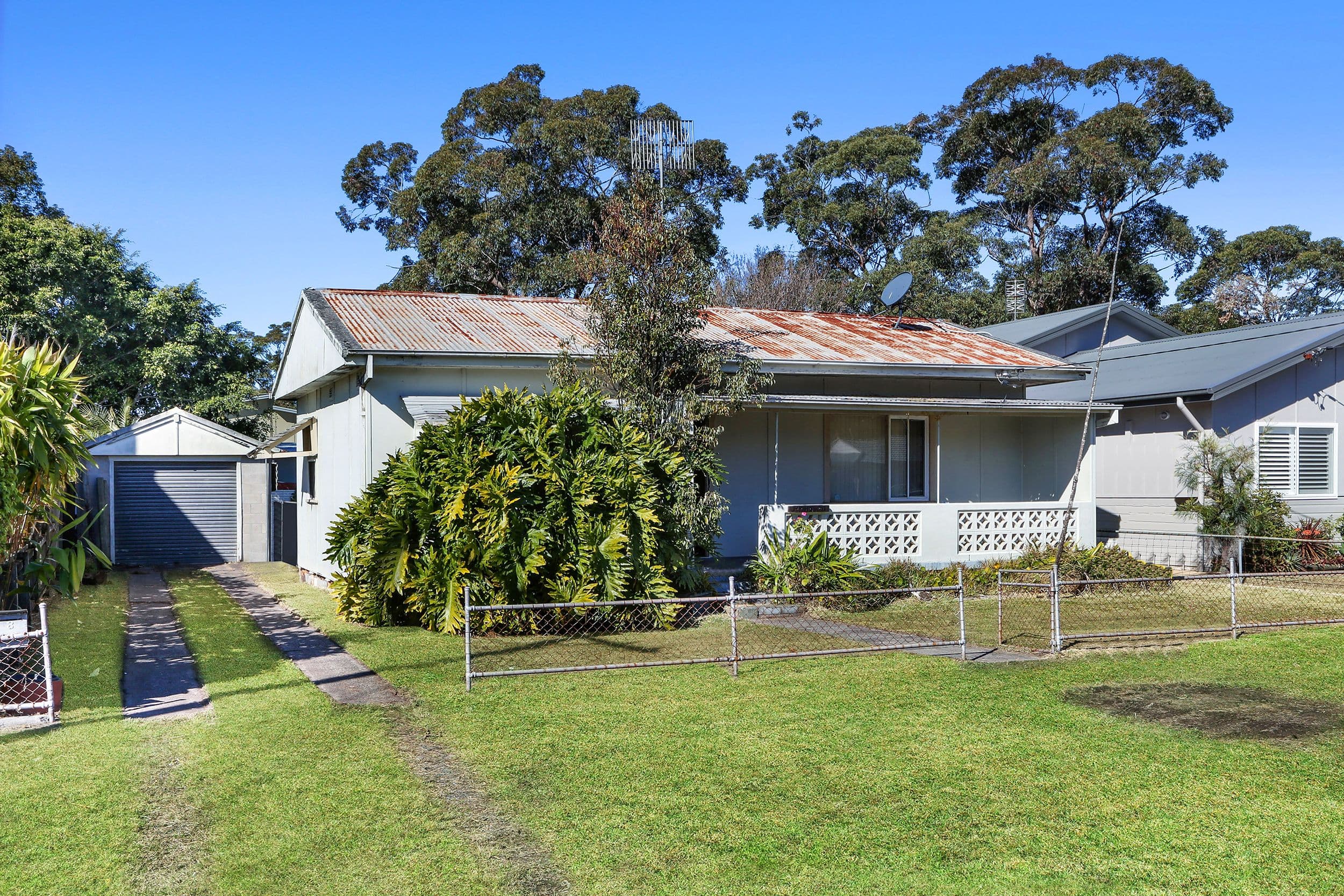 8 Echuca Road, Empire Bay - Thumbnail 2