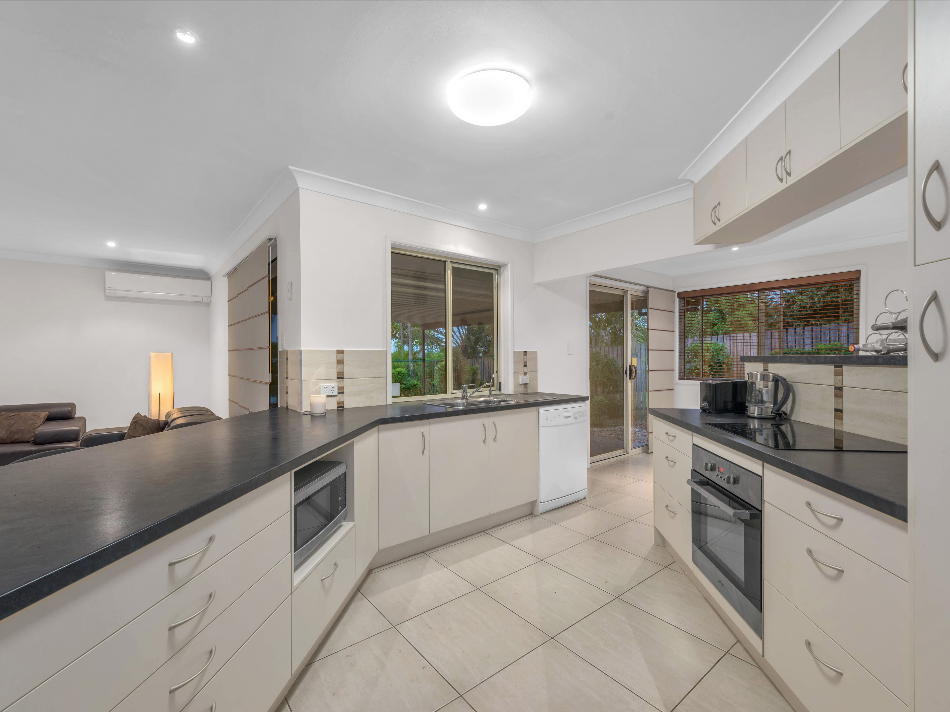 76 Bangalow Street, Bridgeman Downs QLD 4035, Bridgeman Downs - Thumbnail 6