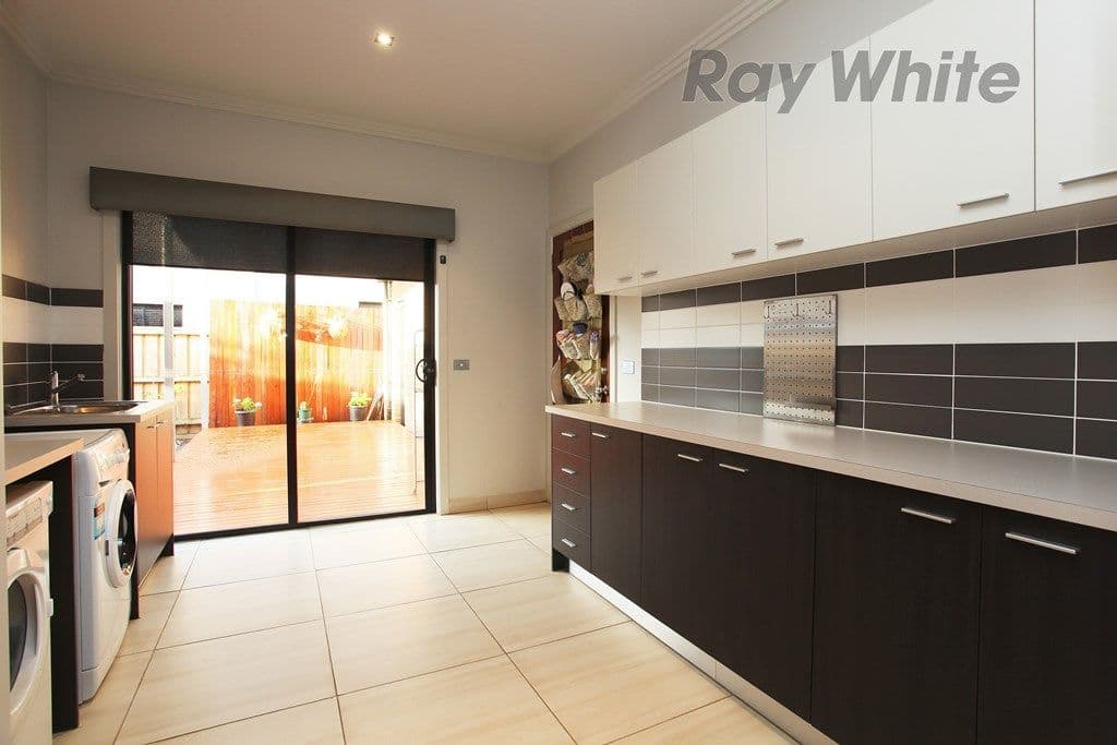 24 Alamanda Boulevard, POINT COOK VIC 3030, Point Cook - Thumbnail 6