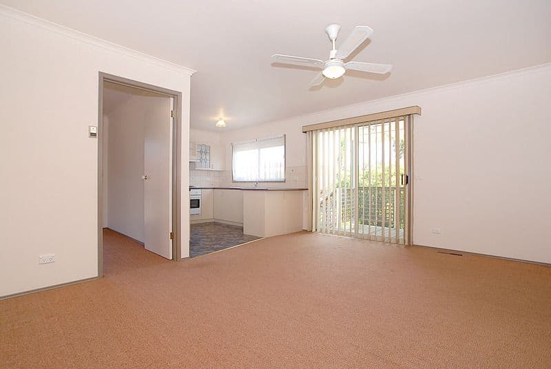 8 Hillcrest Avenue, Ferntree Gully VIC 3156, Ferntree Gully - Thumbnail 2