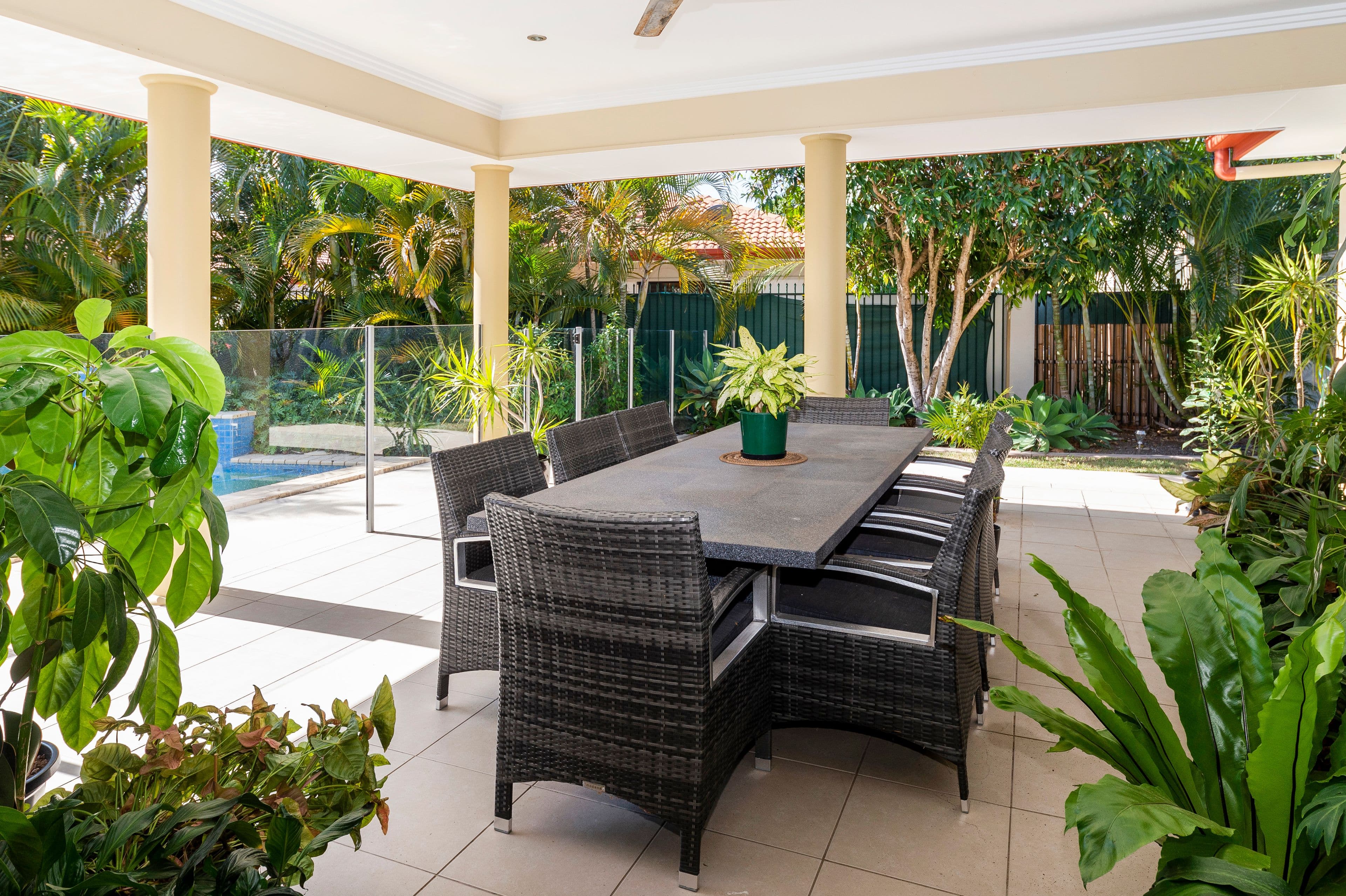 2043 Carlton Drive, Hope Island QLD 4212, Hope Island - Thumbnail 2