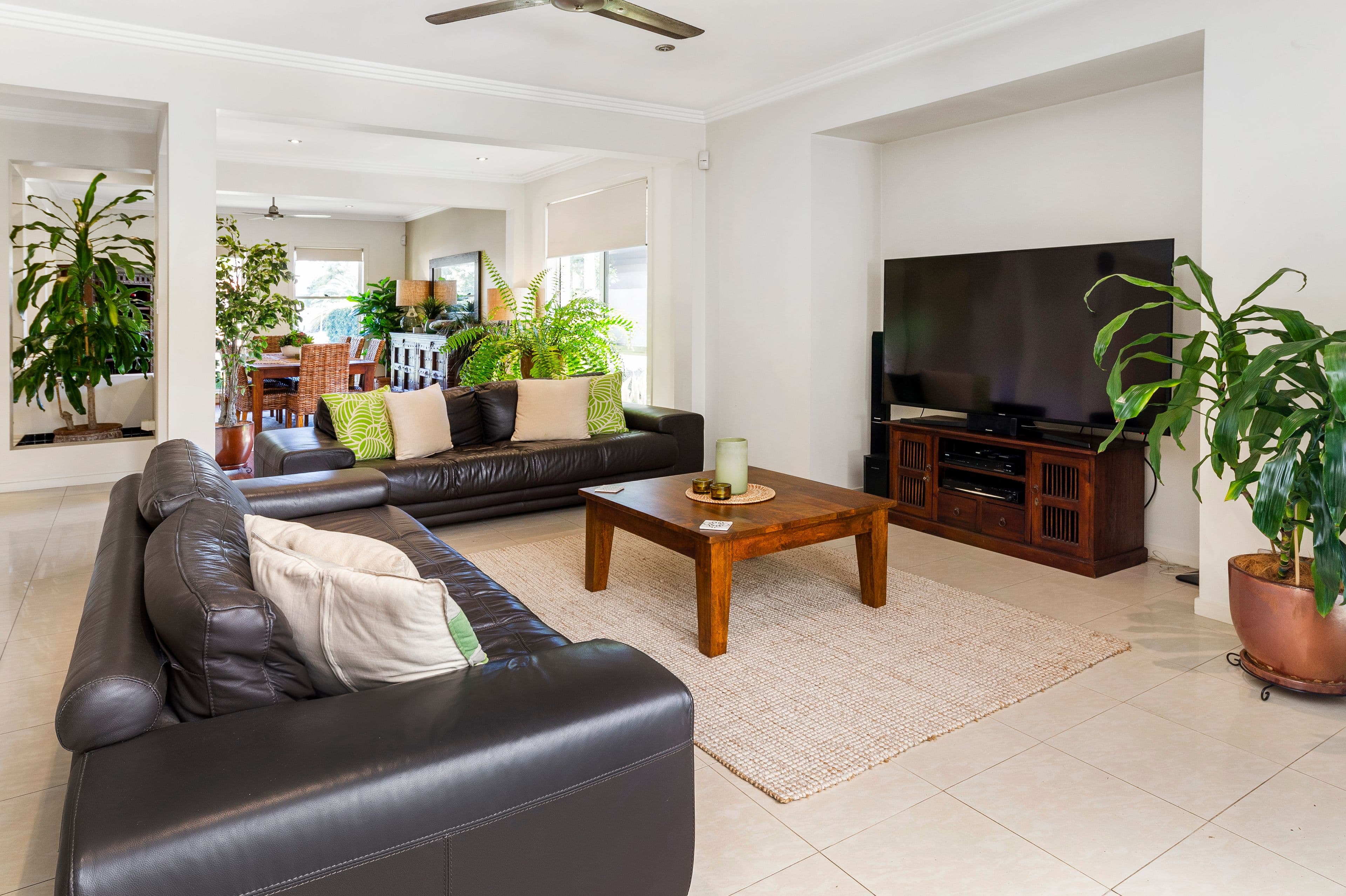 2043 Carlton Drive, Hope Island QLD 4212, Hope Island - Thumbnail 4