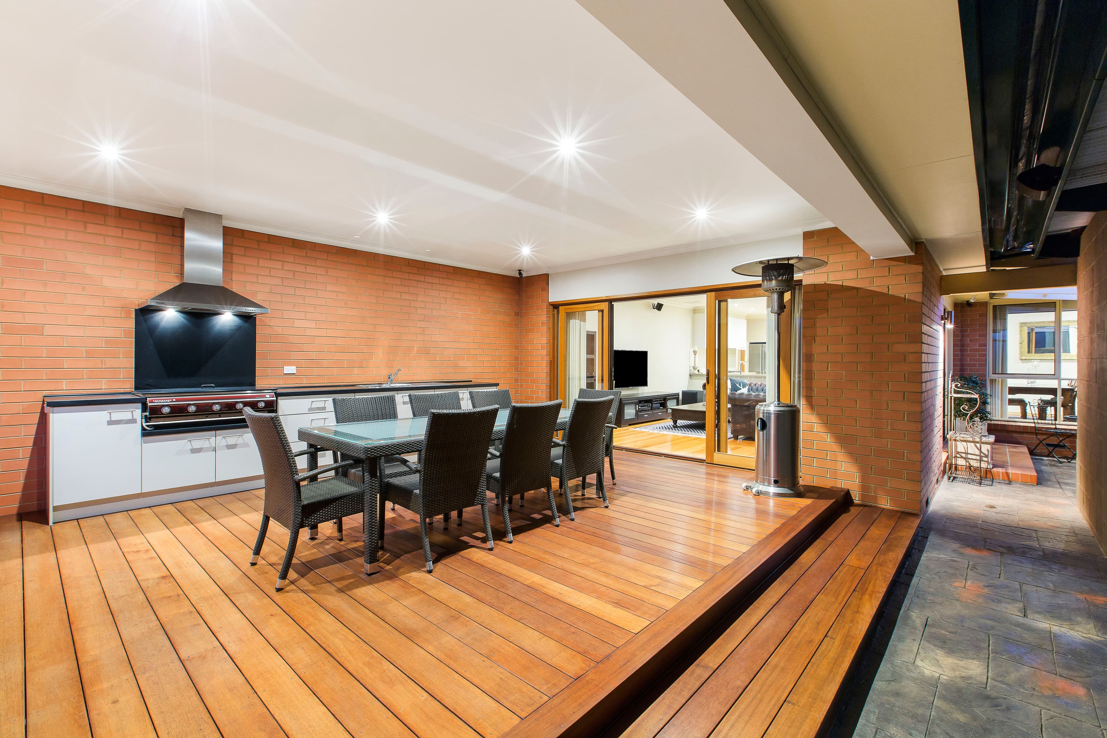 8 Bluebell Close (Gingers Estate), WESTON, Weston - Thumbnail 2