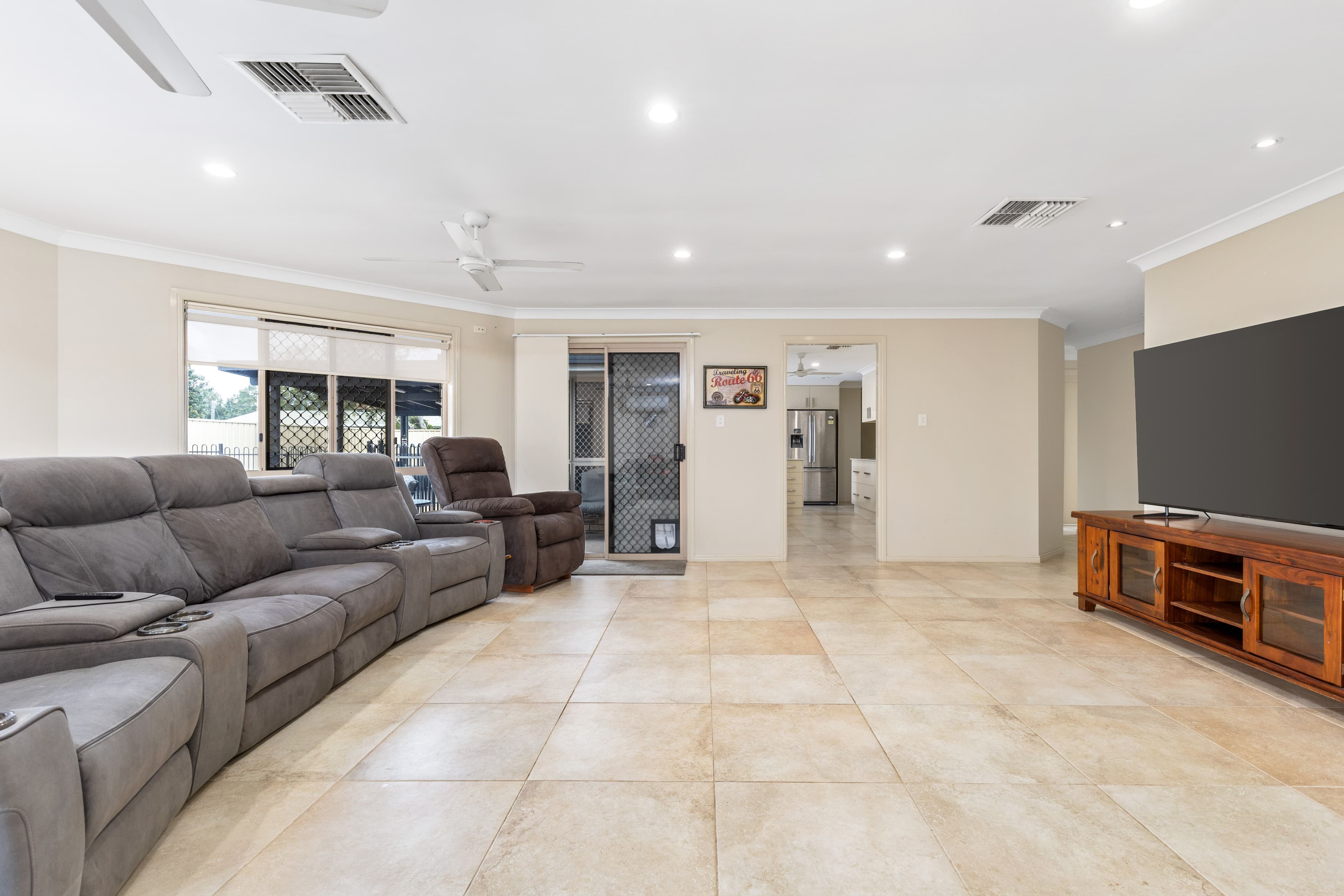 77 Gray Street, Emerald QLD 4720, Emerald - Thumbnail 5
