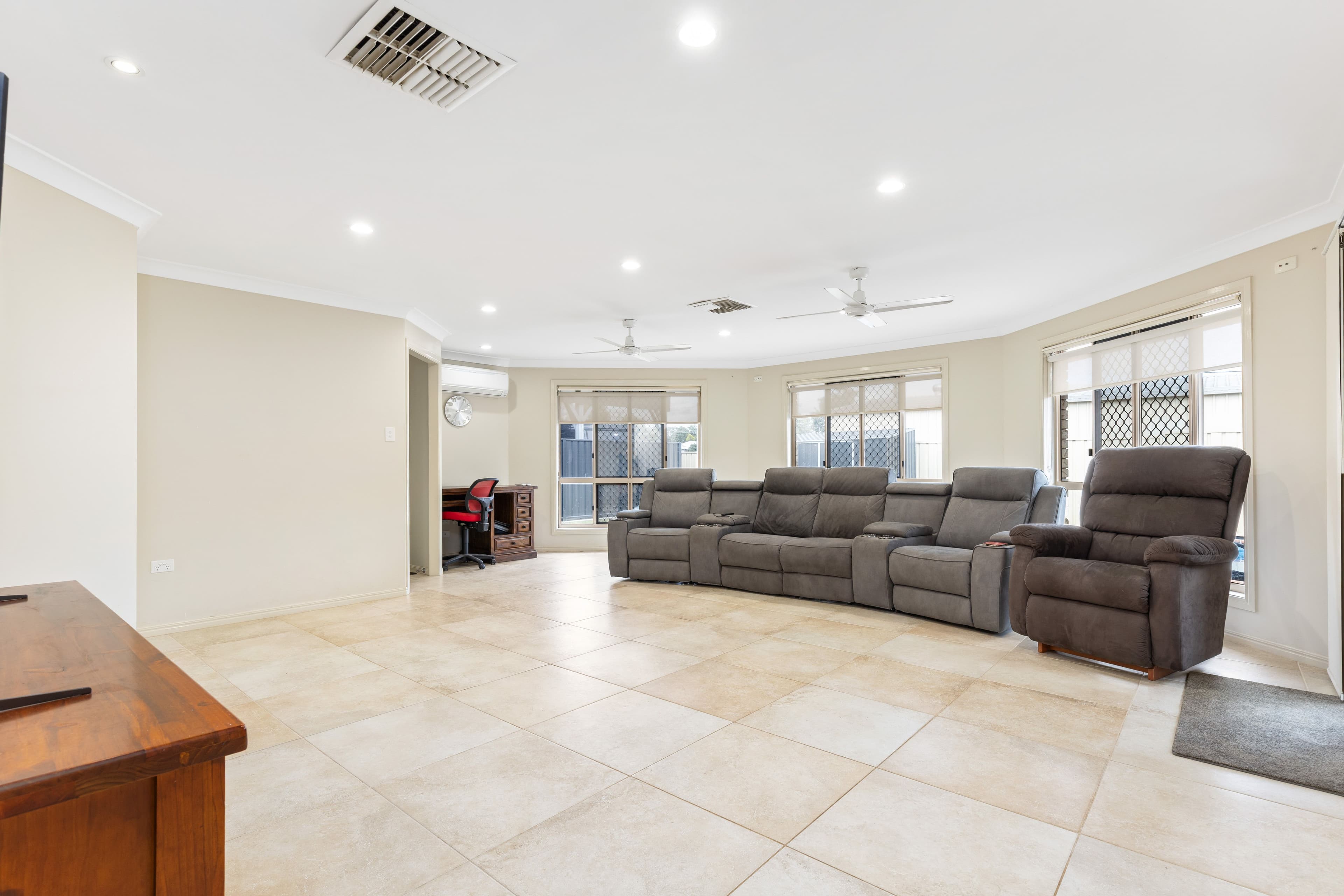 77 Gray Street, Emerald QLD 4720, Emerald - Thumbnail 6