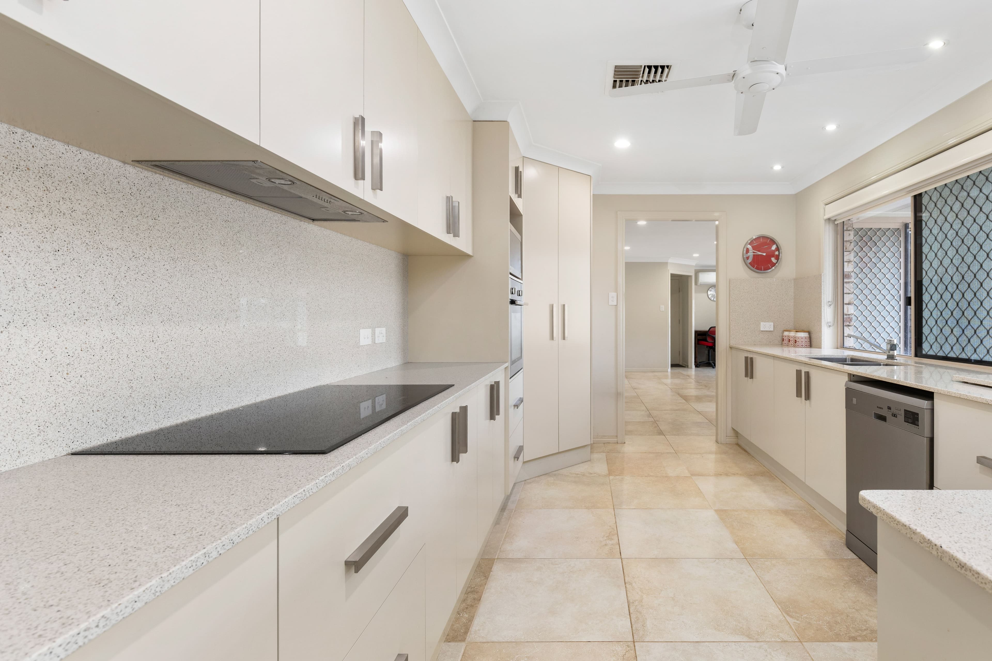 77 Gray Street, Emerald QLD 4720, Emerald - Thumbnail 8