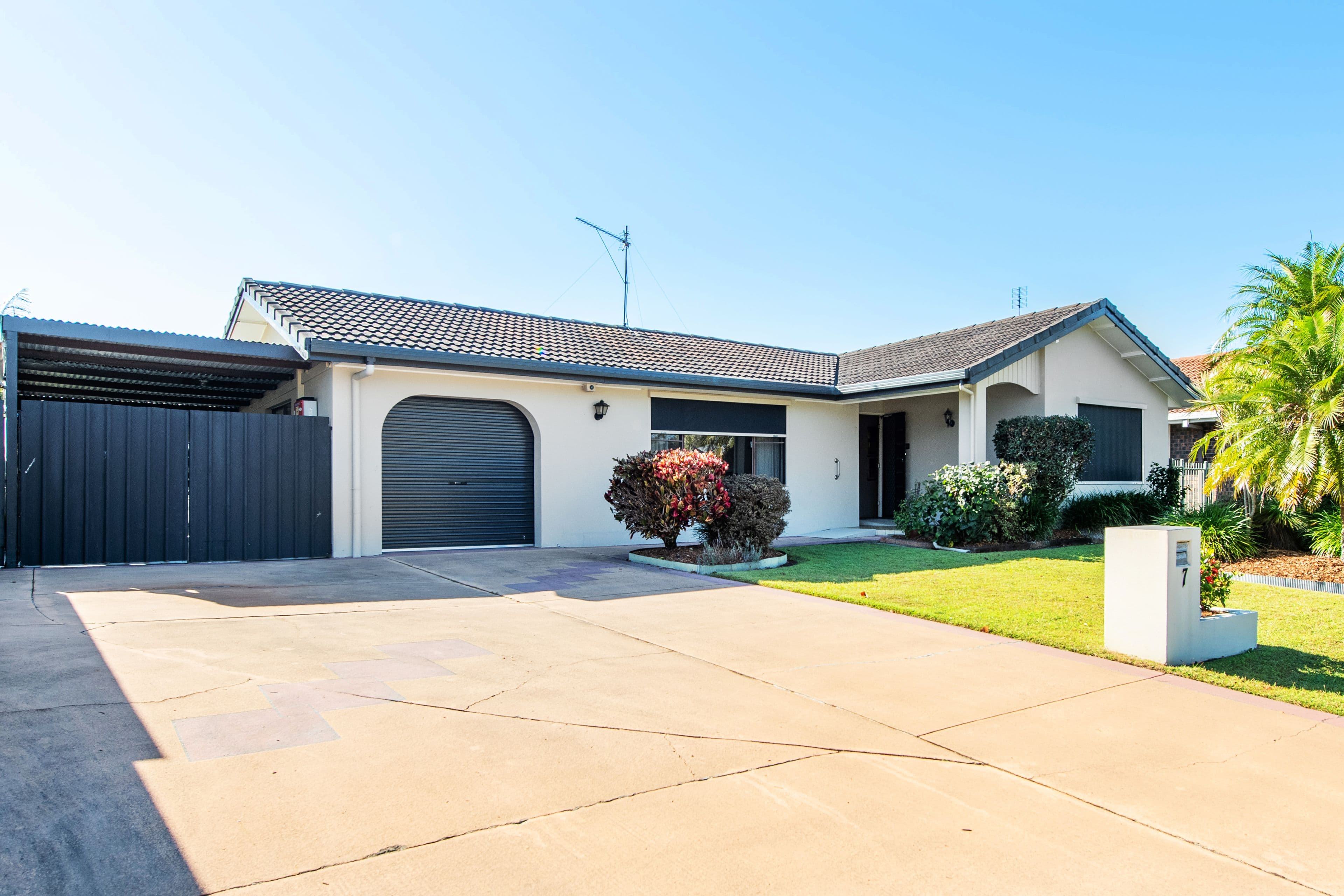 7 Anthony Drive, Burleigh Waters QLD 4220, Burleigh Waters - Image 1