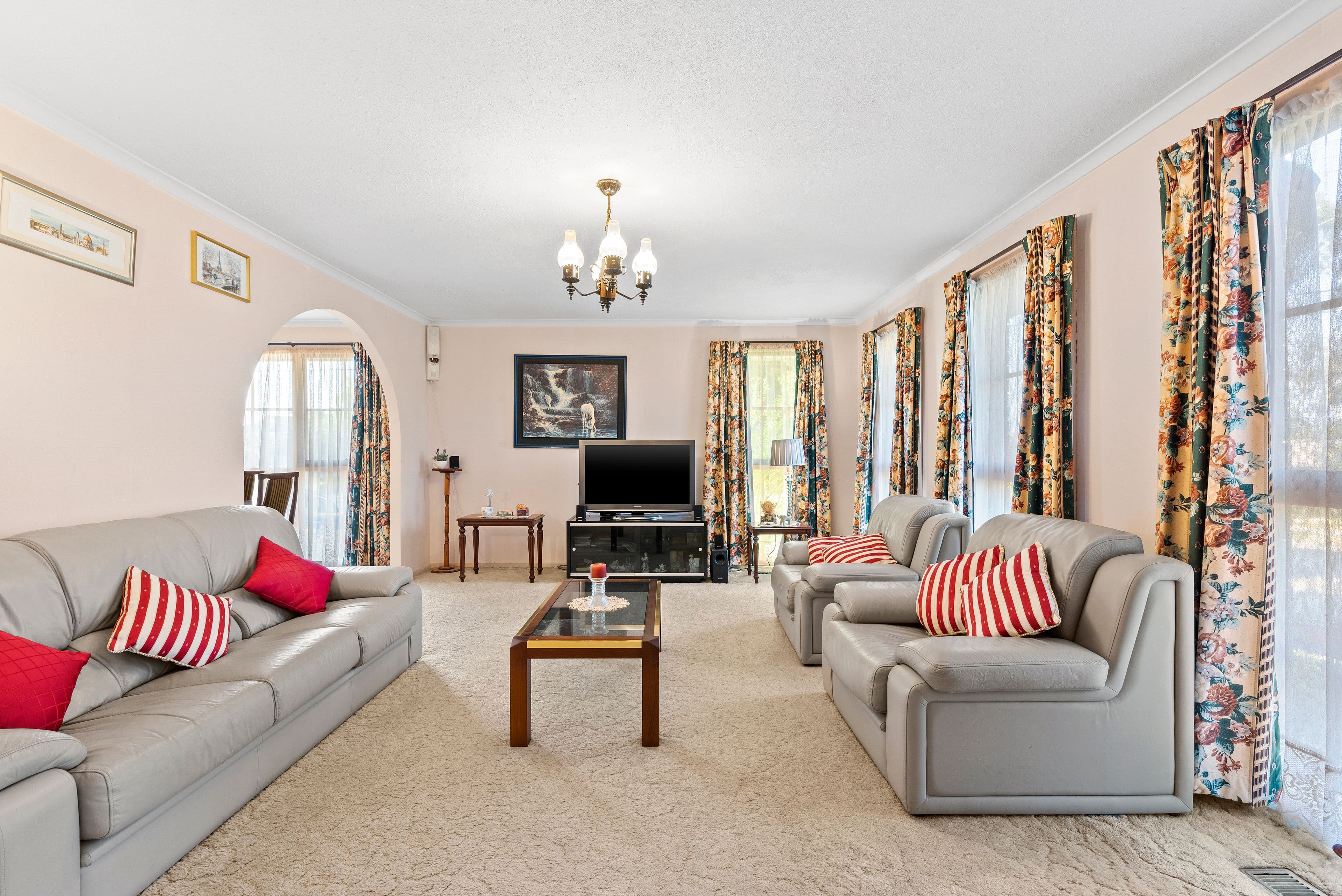 29 Knights Drive, Glen Waverley VIC 3150, Glen Waverley - Thumbnail 2