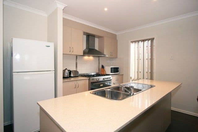 16 Gascoyne Way, TRUGANINA VIC 3029, Truganina - Thumbnail 2