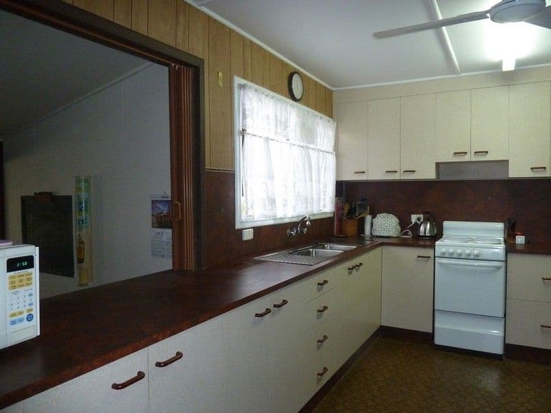8 Clements Street, SOUTH MACKAY QLD 4740, South Mackay - Thumbnail 3