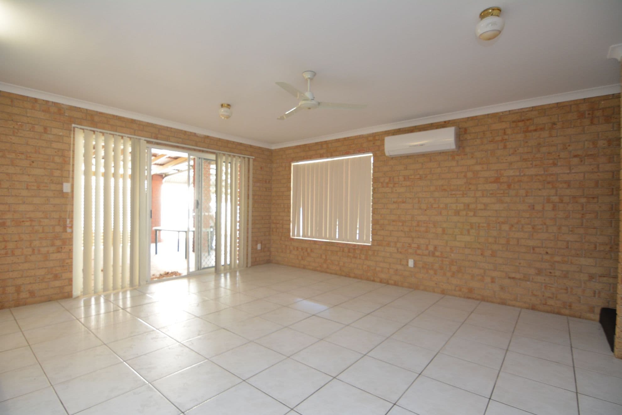 8 Castrini Crescent, Carnarvon WA 6701, Brockman - Thumbnail 3