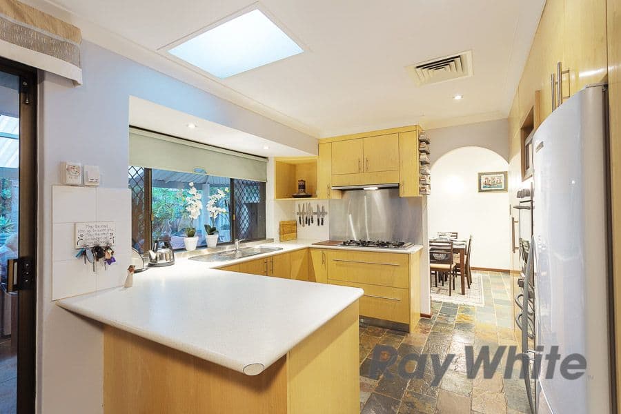 16 Buckingham Crescent, KARDINYA WA 6163, Kardinya - Thumbnail 2