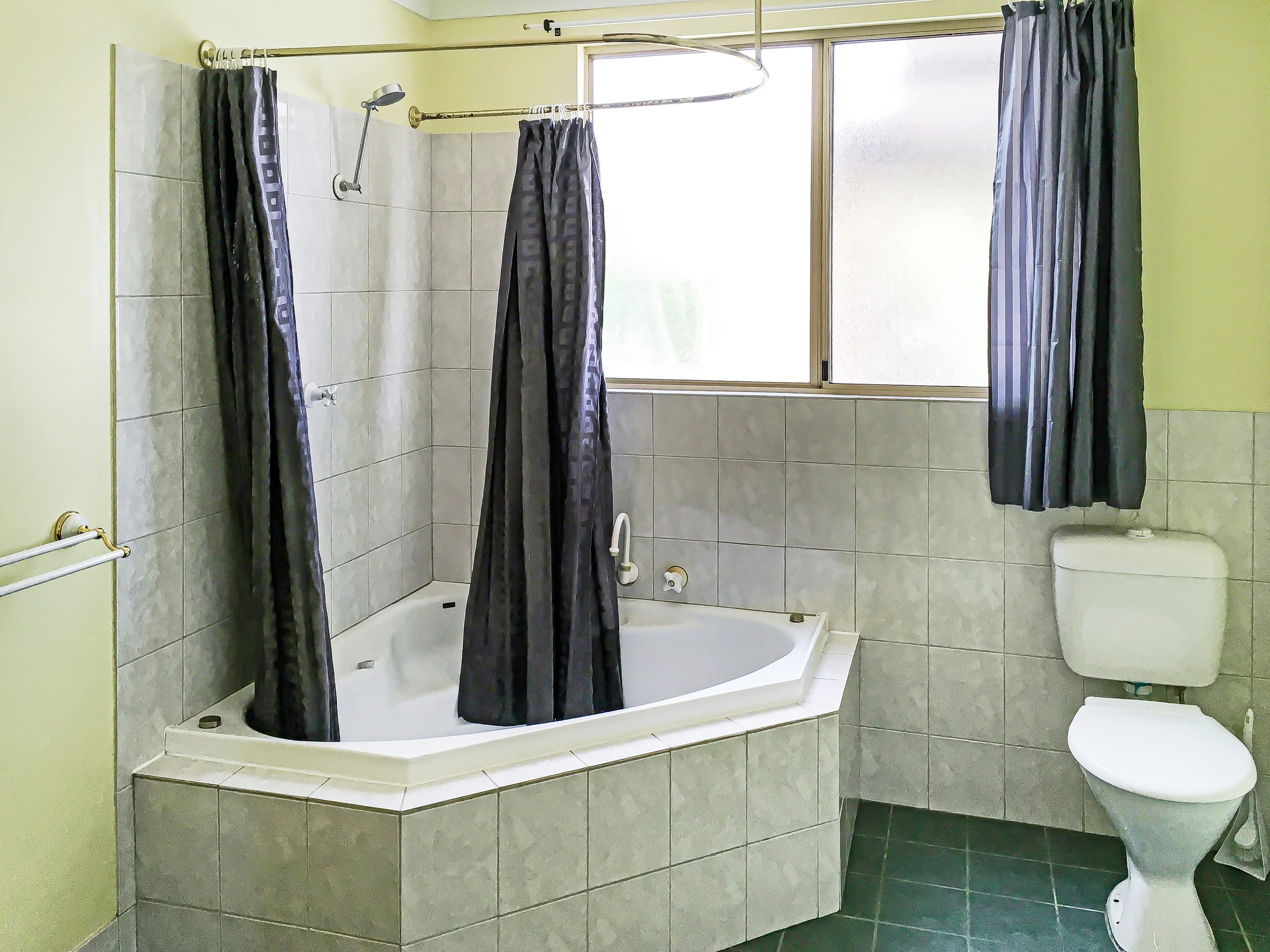 86 Katoomba Street, Orana WA 6330, Orana - Thumbnail 6
