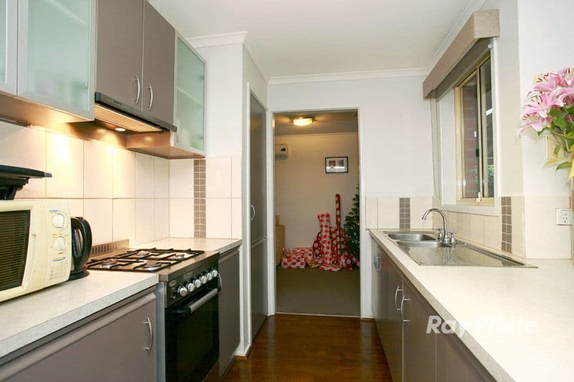 6 Jacinta Drive, CRANBOURNE WEST VIC 3977, Cranbourne West - Thumbnail 3