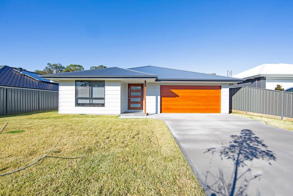 27 Rosemeadow Drive, Gwandalan NSW 2259, Gwandalan - Image 1