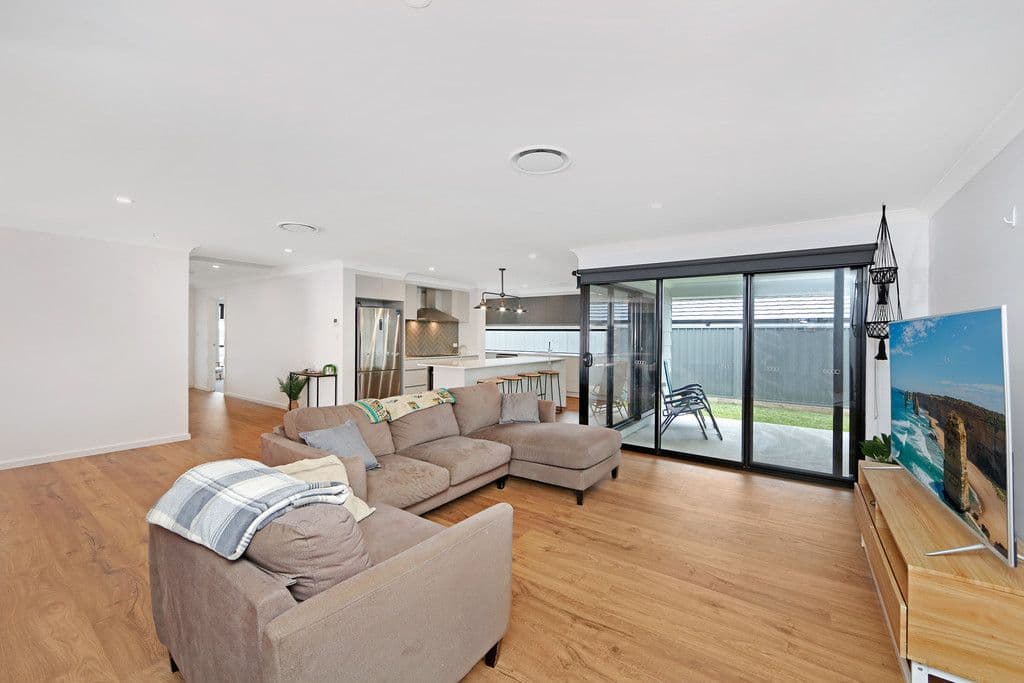 27 Rosemeadow Drive, Gwandalan NSW 2259, Gwandalan - Thumbnail 3